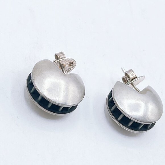 Sterling Silver 950 SA Post Earrings With Unique Open-Segment Design & Black Inl